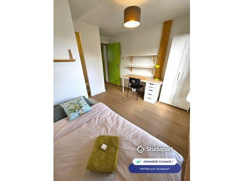 10 minutes from the Pessac Campus, I rent several furnished… - À louer
