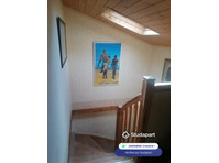 Chambre à l'étage lambrissée avec salle d'eau… - Zu Vermieten