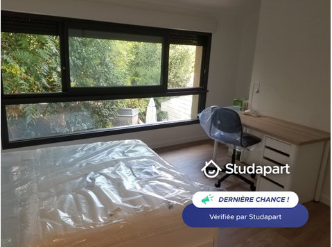 Echoppe pierre 75m² sur 2 niveaux, située à Talence,… - À louer