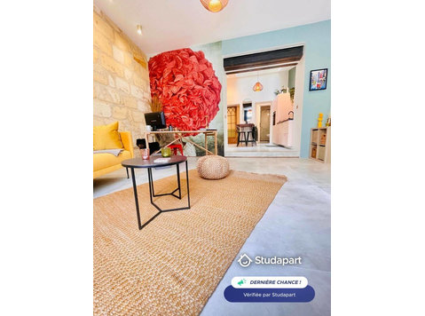 Welcome to our fully renovated apartment, perfectly… - À louer