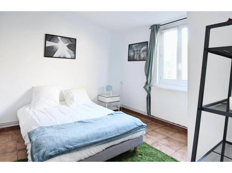 Coliving: Beautiful furnished room in the heart of La… - À louer