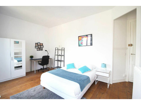 Coliving : Room Carefully Furnished in a Large Shared… - For Rent
