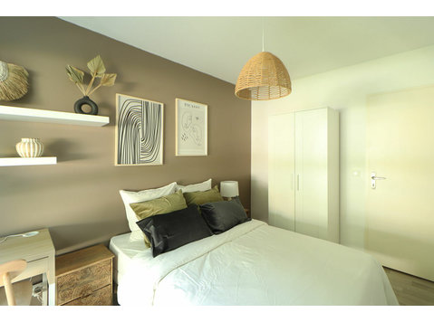 Coliving: Stunning, Carefully Furnished Bedroom - เพื่อให้เช่า