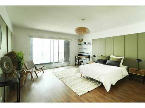 Coliving: Stunning, Carefully Furnished, and High-End Room - For Rent