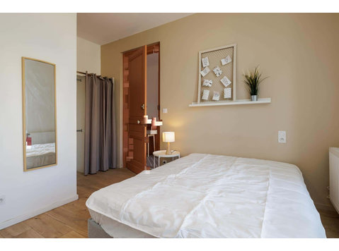 Chambre 1 - AVENUE THIERS - Appartements