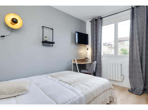 Chambre 1 - BAZAS - Apartments