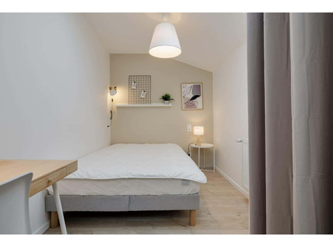 Chambre 11 - AVENUE THIERS - Apartments