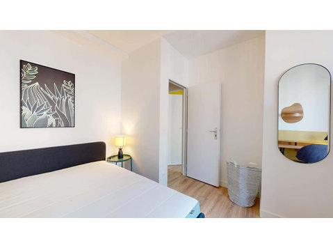 Chambre 2 - CHANTECRIT B - Apartments