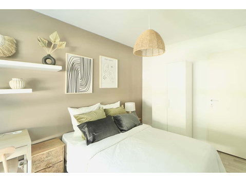 Comfortable 10 m² for rent in coliving in Bègles, near… - Apartamente