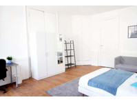 Large bright room  26m² - Byty