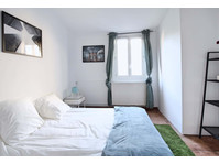 Large comfortable bedroom  17m² - Appartementen