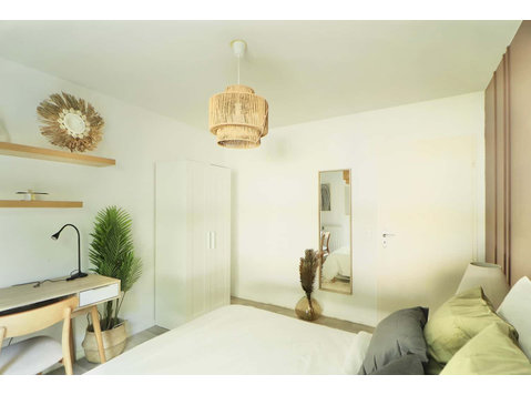 Luminous 12 m² bedroom for rent in coliving in Bègles - Apartemen