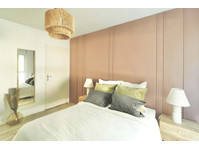 Luminous 12 m² bedroom for rent in coliving in Bègles - アパート