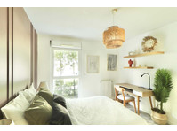 Luminous 12 m² bedroom for rent in coliving in Bègles - Appartementen