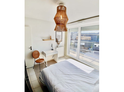 Move into this 10 m² room in the heart of a coliving duplex… - Pisos
