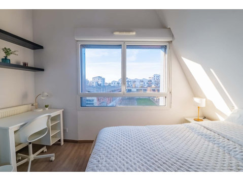 Move into this 13 m² room within Bacalan - Apartments