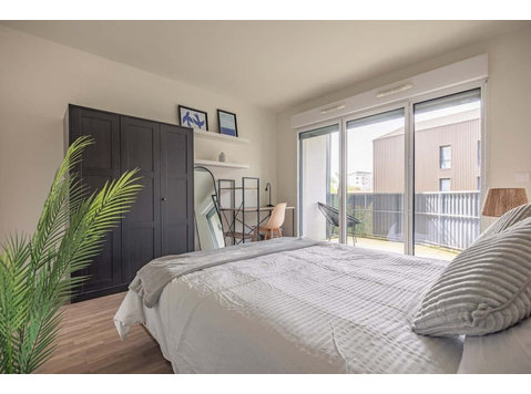 Move into this elegant 11 m² coliving room for rent in… - Apartments