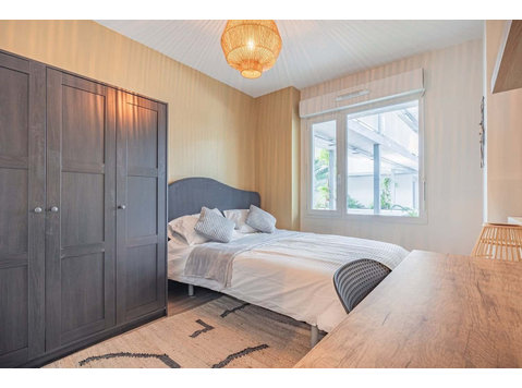 Move into this natural 11 m² room in coliving for rent in… - 	
Lägenheter