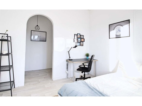 Pleasant and very bright room  14m² - اپارٹمنٹ