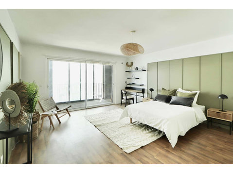 Spacious 25 m² bedroom for rent in coliving in Bègles, near… - Apartments