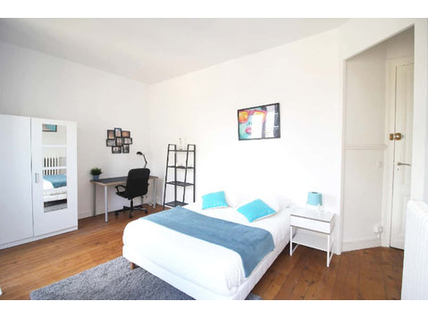 Spacious and bright room  18m² - דירות