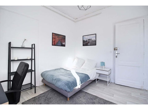 Spacious and cosy room  15m² - Apartments