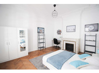 Spacious luminous bedroom  22m² - アパート