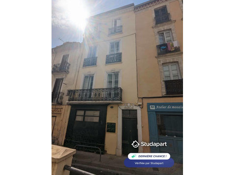 !

Charmant T2 de 28M² situé rue Puits des Arènes à Béziers… - À louer