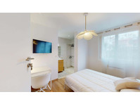 Chambre 1 - ECOLE NORMALE - Appartements