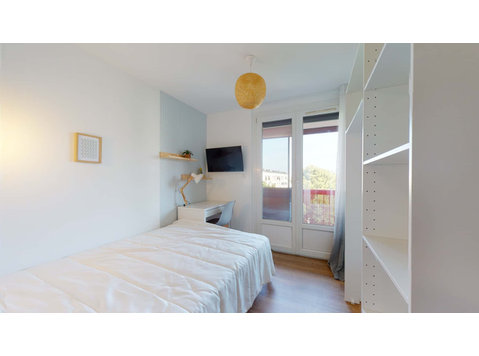 Chambre 4 - GAUCELIN R - Apartments