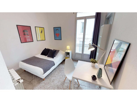 Chambre dans le 17 rue daru - Leiligheter