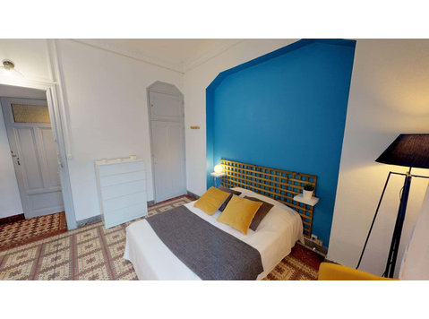 Chambre dans le 21 rue du Carré du Roi - Apartments