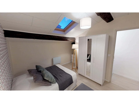 Chambre dans le 33 cours Gambetta - Leiligheter