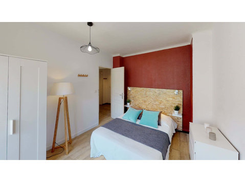 Chambre dans le 49 rue du Faubourg Saint-Jaumes - Apartments