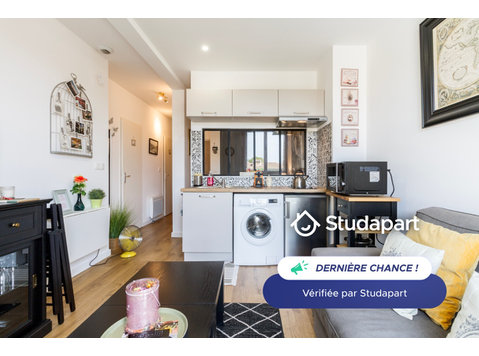 Appartement entier 23 m2 tout équipé, calme, donnant sur… - À louer
