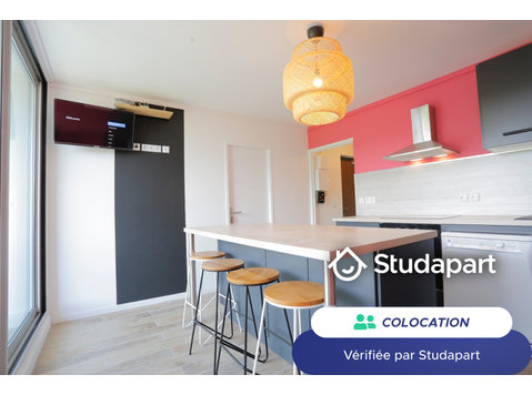 LE LOGEMENT :
L’appartement se compose d’une entrée avec un… - À louer