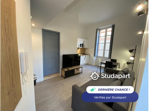 Magnifique appartement rénové dans le rue du Taur entre la… - For Rent