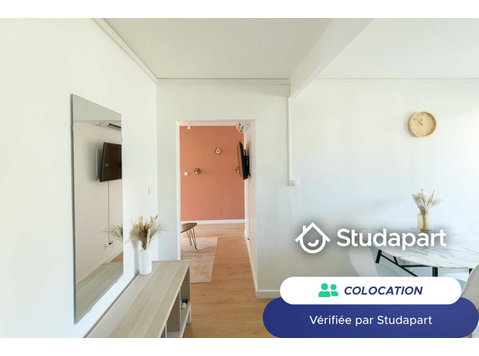 Notre appartement lumineux et fraichement rénové possède 4… - À louer