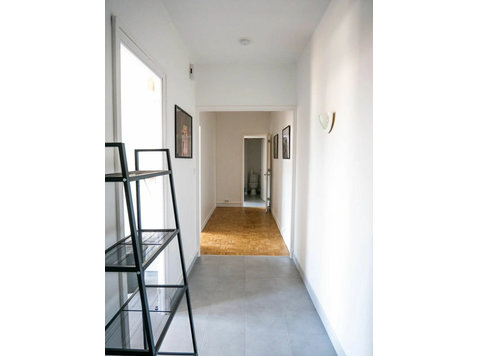 Co-Living: Comfortable Furnished Private 15m² Room - השכרה