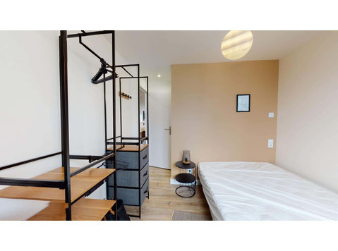 Chambre 3 - CUGNAUX - Apartments