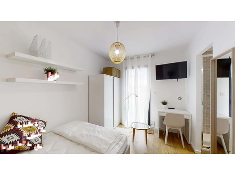 Chambre 4 - MATHALY L - Appartements