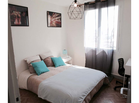 Cosy and bright room  12m² - Apartments