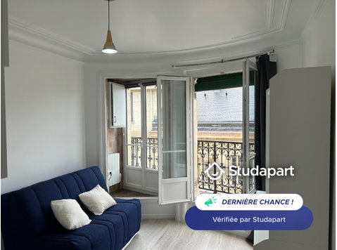 Appartement lumineux avec balcon situé au 5ème étage avec… - Kiralık