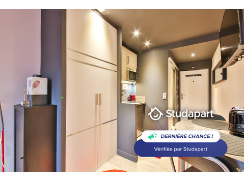 Studio 56
situé avenue Foch, près de la porte Dauphine, à 5… - Til Leie