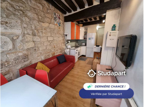 This 19 sq mts studio is very well located and occupies the… - Annan üürile
