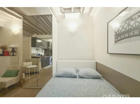 A charming studio located in the 7th arrondissement of Paris - For Rent