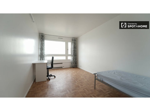 Spacieuse chambre dans un appartement à Arrondissement 13,… - À louer