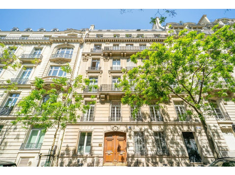 Appartment close to park Monceau (Paris) - For Rent