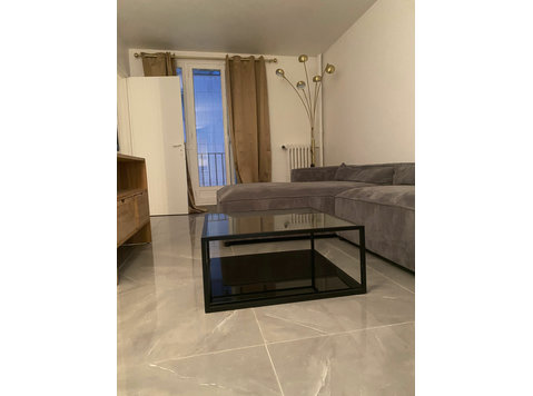 Bright and quiet flat with top-of-the-range amenities in a… - For Rent