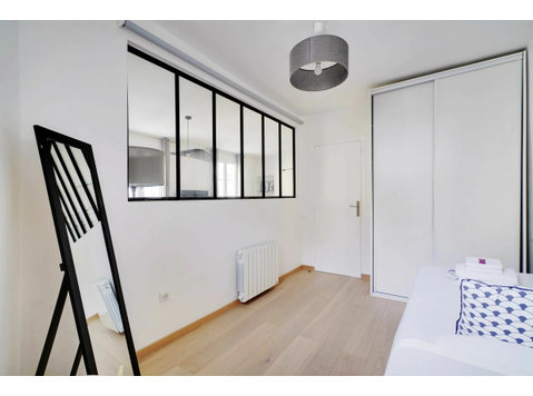 Charming apartment - TERNES/ARC DE TRIOMPHE - Annan üürile
